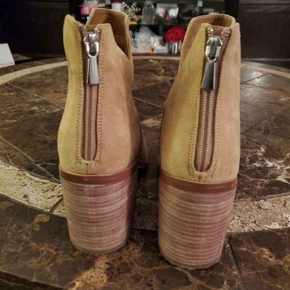 BP. Nordstrom Brice Notched Antiqued-Tan Suede Ankle Bootie 12 - Picture 5 of 11